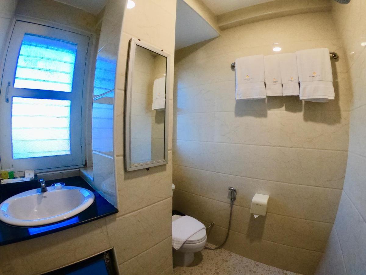 Royal City Hotel Mandalay Bagian luar foto