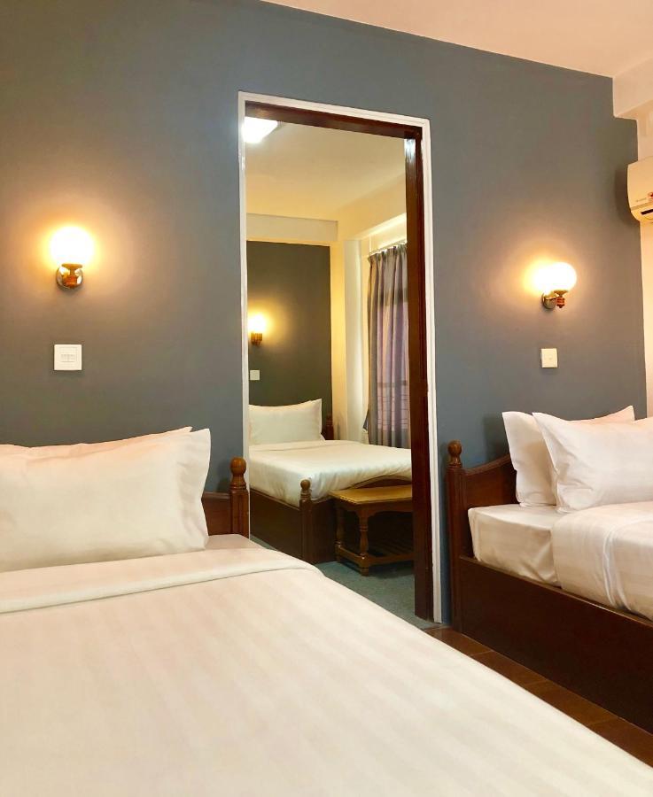 Royal City Hotel Mandalay Bagian luar foto